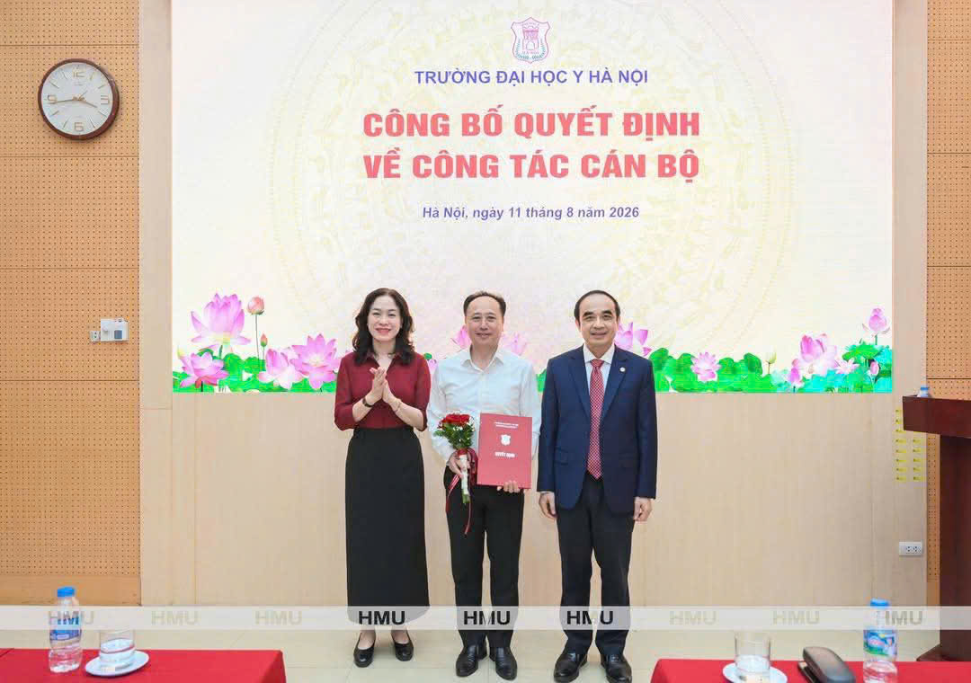Trường Đại học Y Hà Nội trao quyết định Bổ nhiệm PGS.TS Trần Cao Bính - Phó Viện trưởng Viện Đào tạo Răng Hàm Mặt